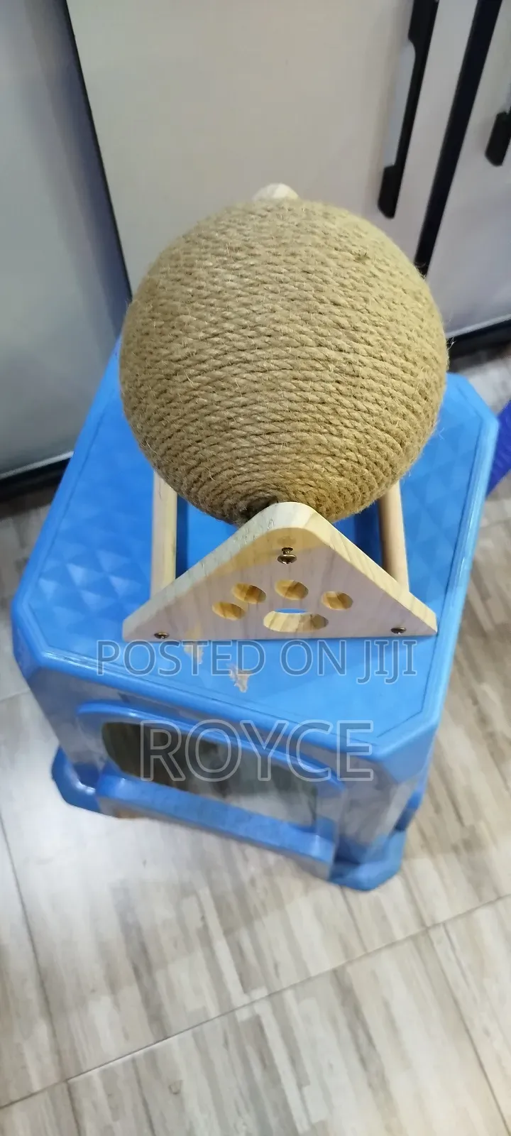Pet Scratcher Ball Toy