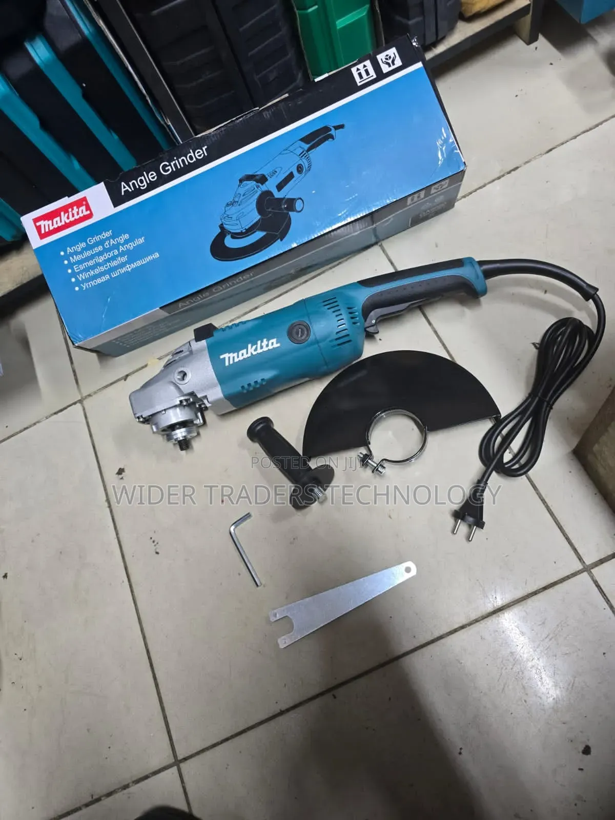 Makita 9" Grinder 
2200w