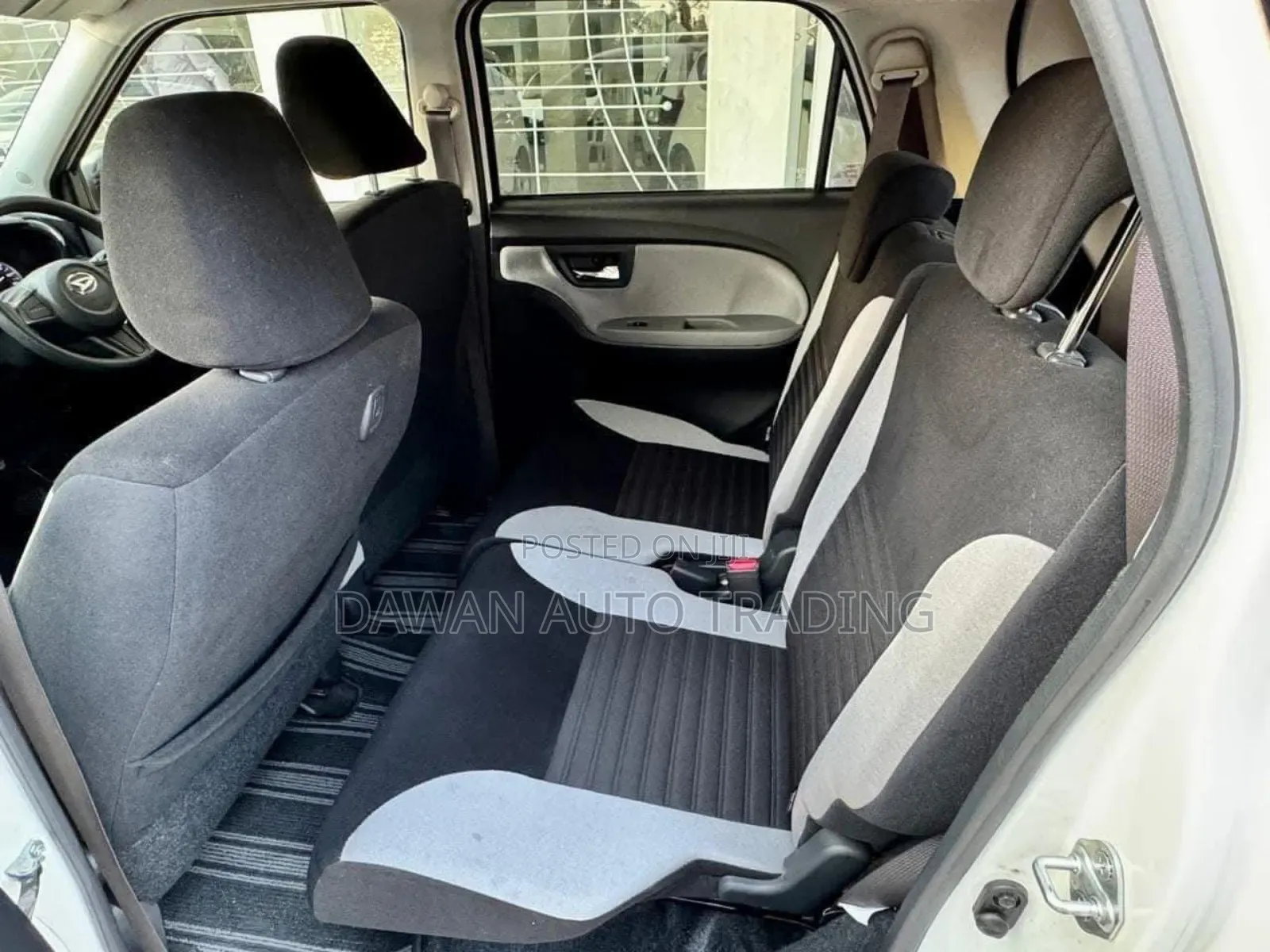 Daihatsu Cast 2017 Silver