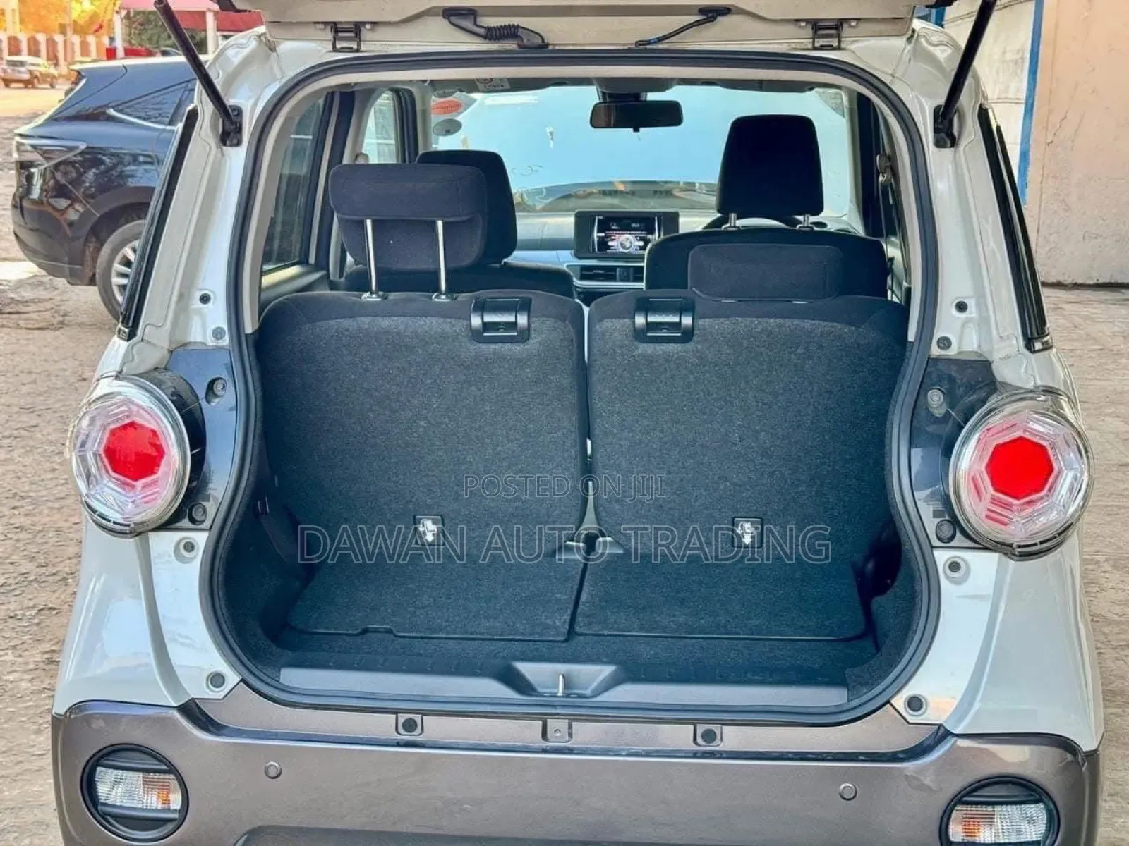 Daihatsu Cast 2017 Silver