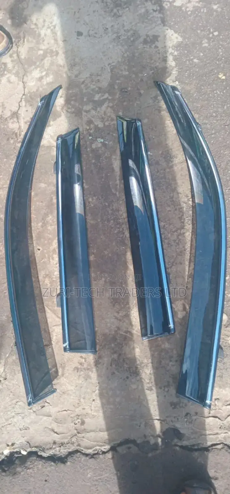 Suzuki Vitara Original Windbreakers