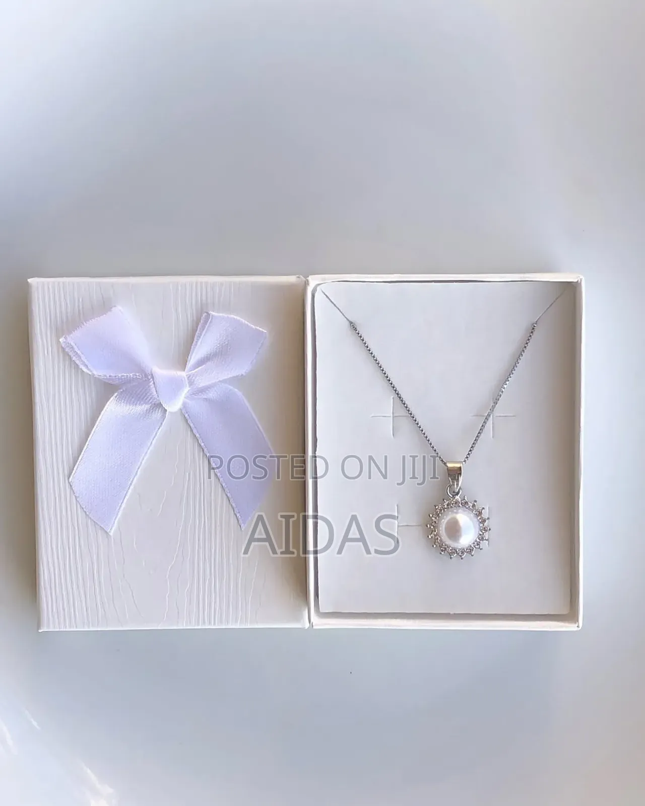 Beautiful Circular Pendant Necklace Valentine's Gift