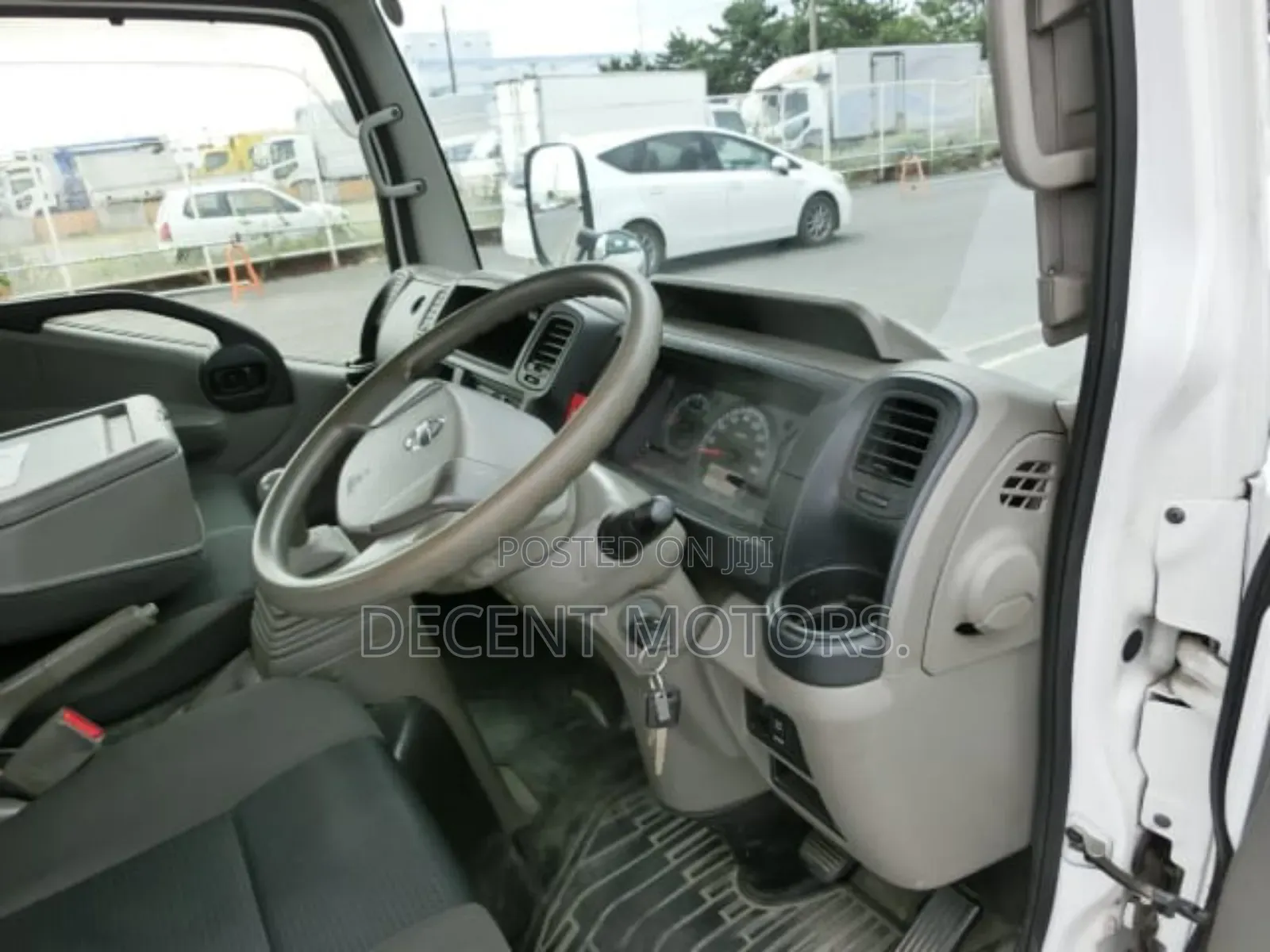 Nissan Atlas 2018 White