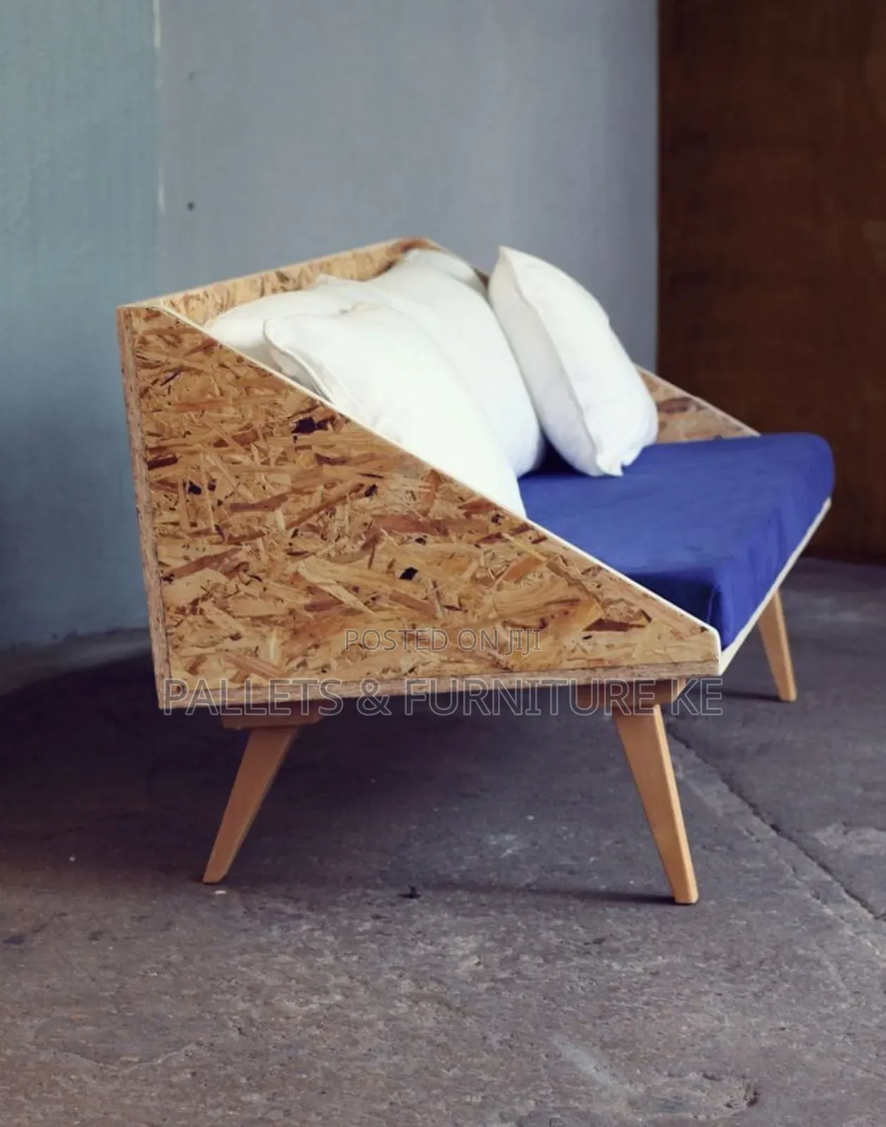 Wave Sofa With Cushions