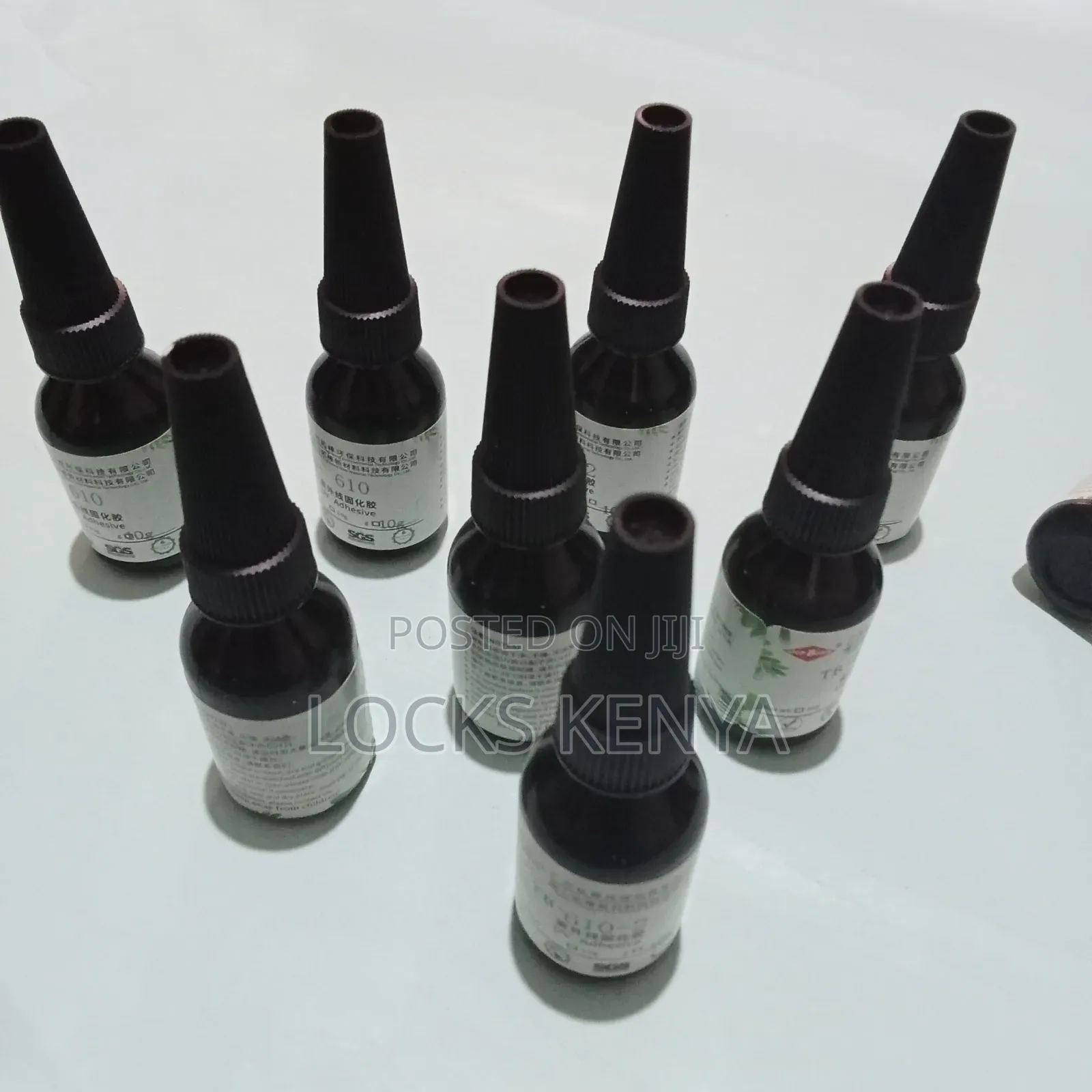Bonding Glue to Repair Bullseye Windscreen Cracks