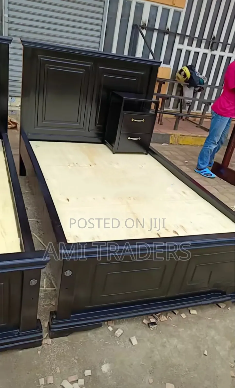 4*6 Black Designer Bed