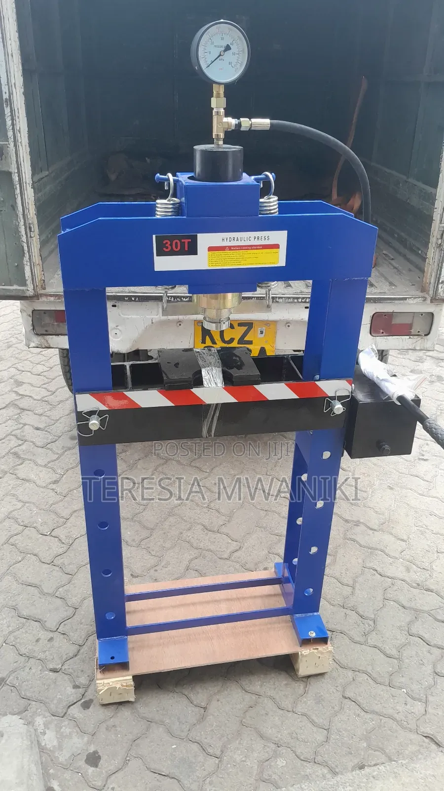30 Ton  Press  Shop (Pneumatic)/Hydraulic Press