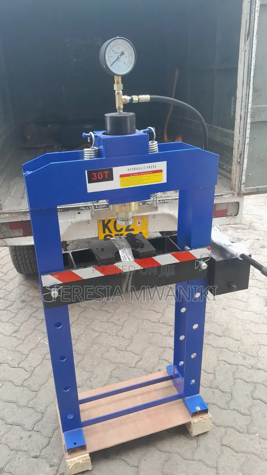 30 Ton  Press  Shop (Pneumatic)/Hydraulic Press
