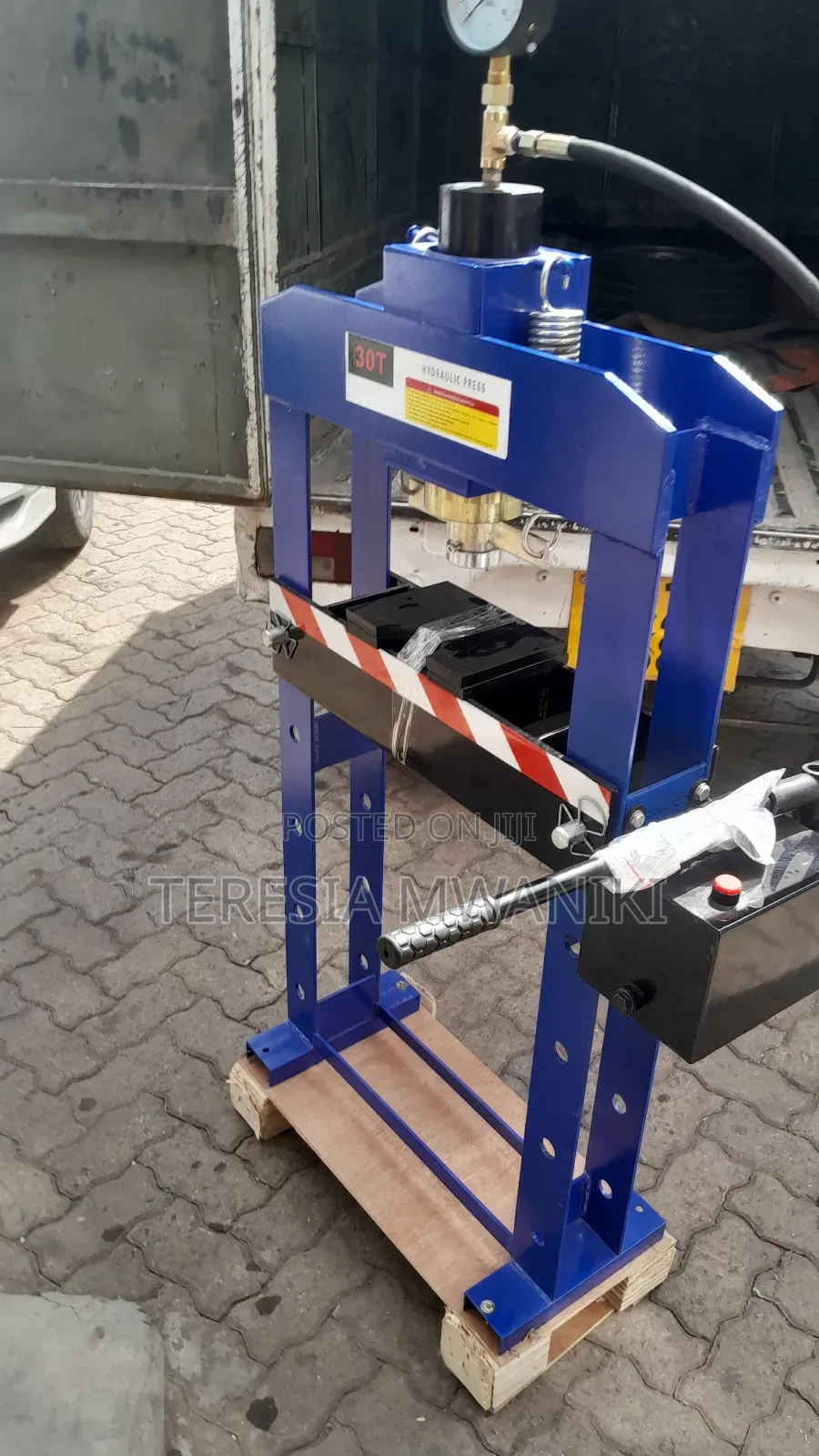 30 Ton  Press  Shop (Pneumatic)/Hydraulic Press