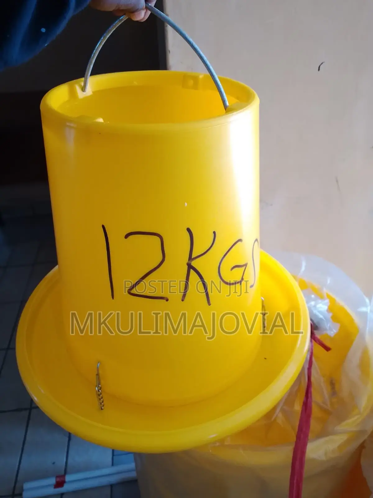 Heavy Plastic 12 KGS Feeder