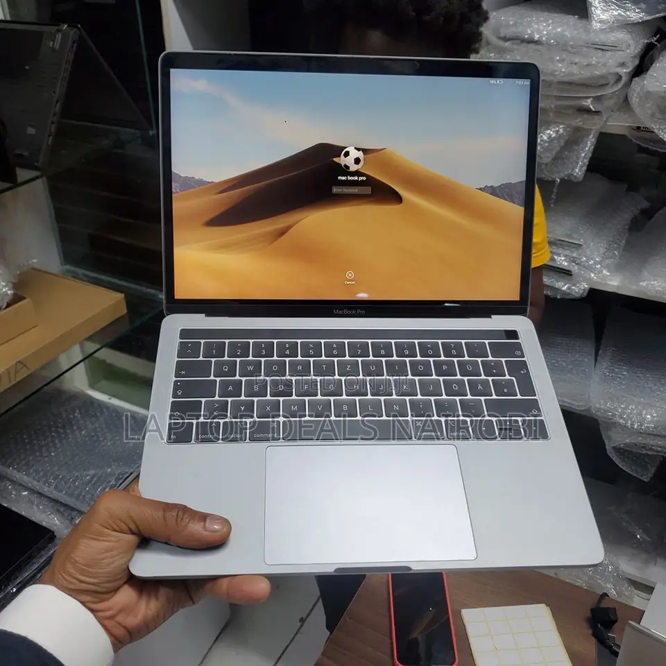 Laptop Apple MacBook Pro 2018 16GB Intel Core I7 SSD 512GB
