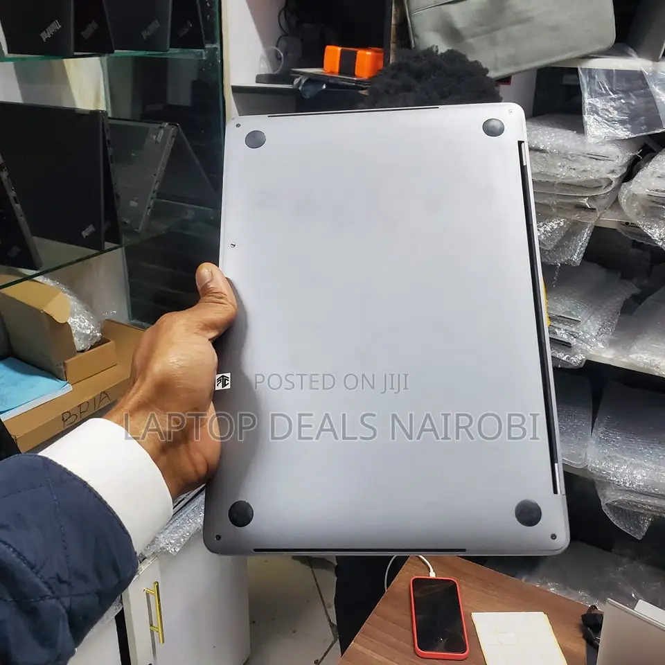 Laptop Apple MacBook Pro 2018 16GB Intel Core I7 SSD 512GB