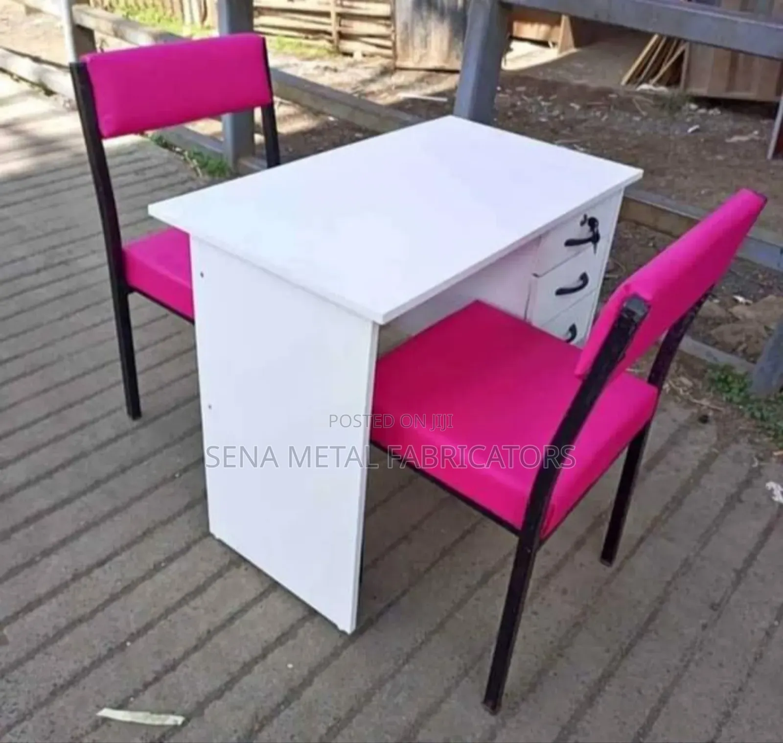 Manicure Table and Chairs