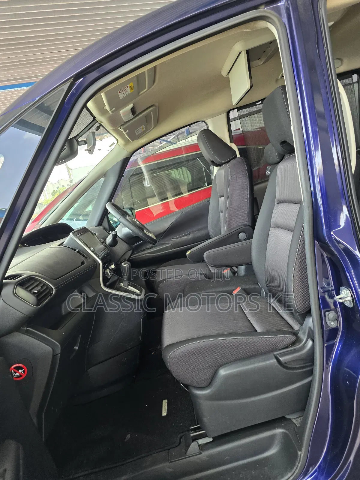 Nissan Serena 2018 Blue