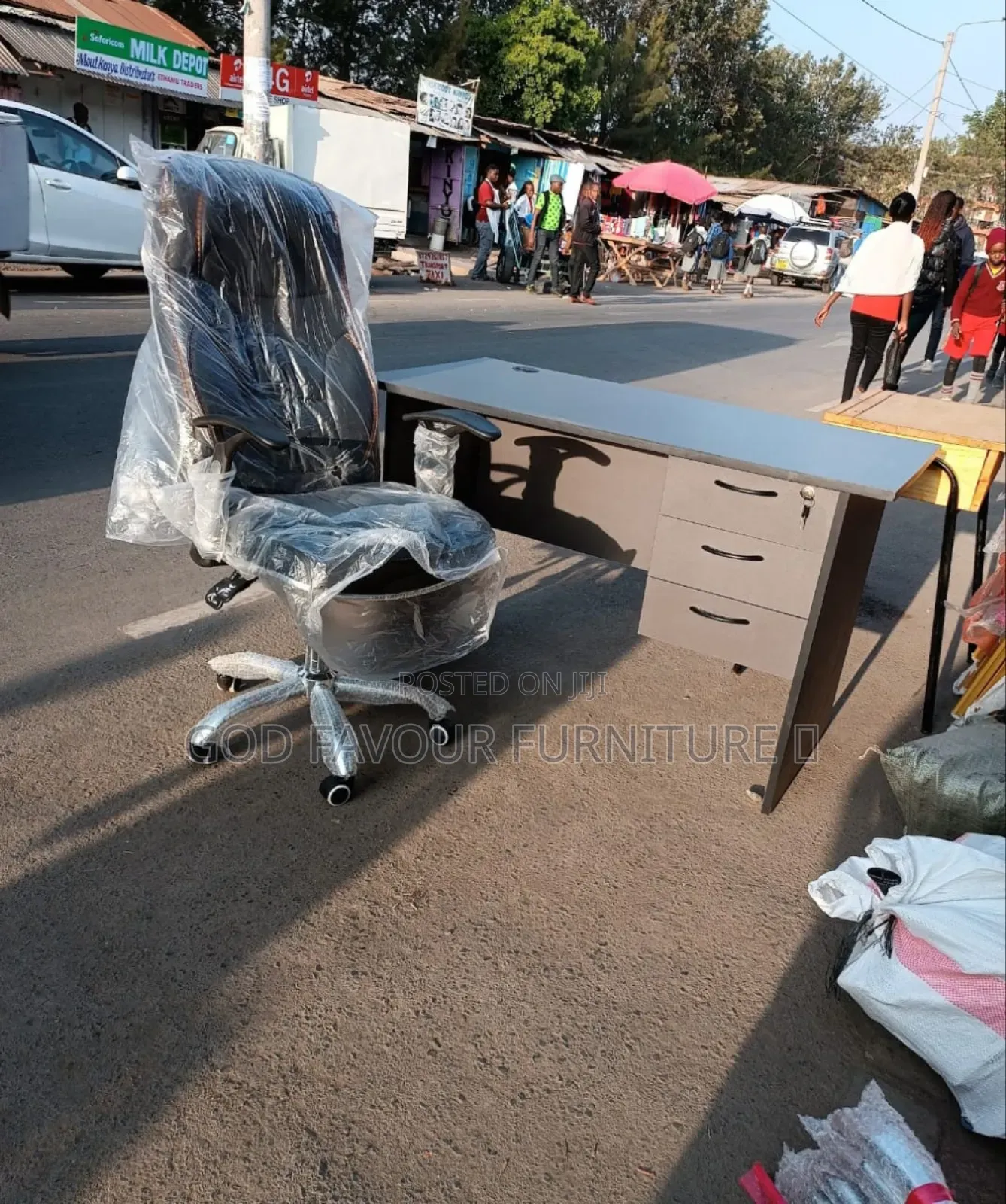 Gray 1 Meter Office Table With Leather Chair Jb5tf