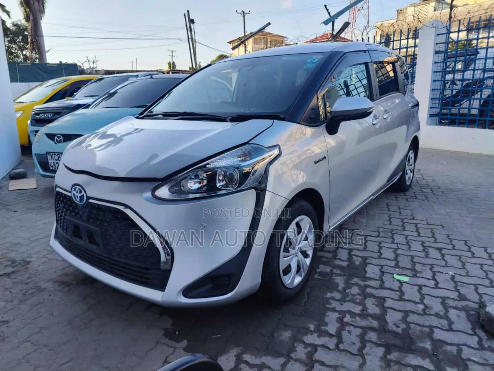 Toyota Sienta 2019 Silver