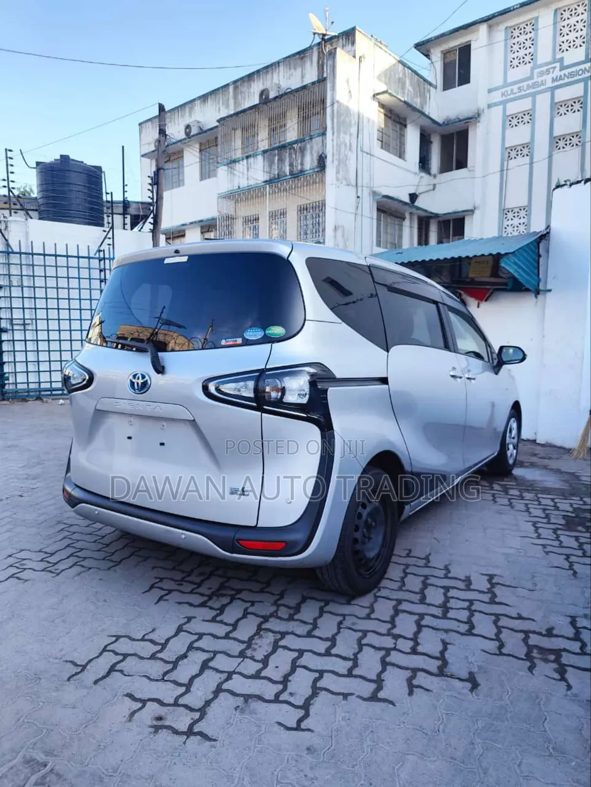 Toyota Sienta 2019 Silver