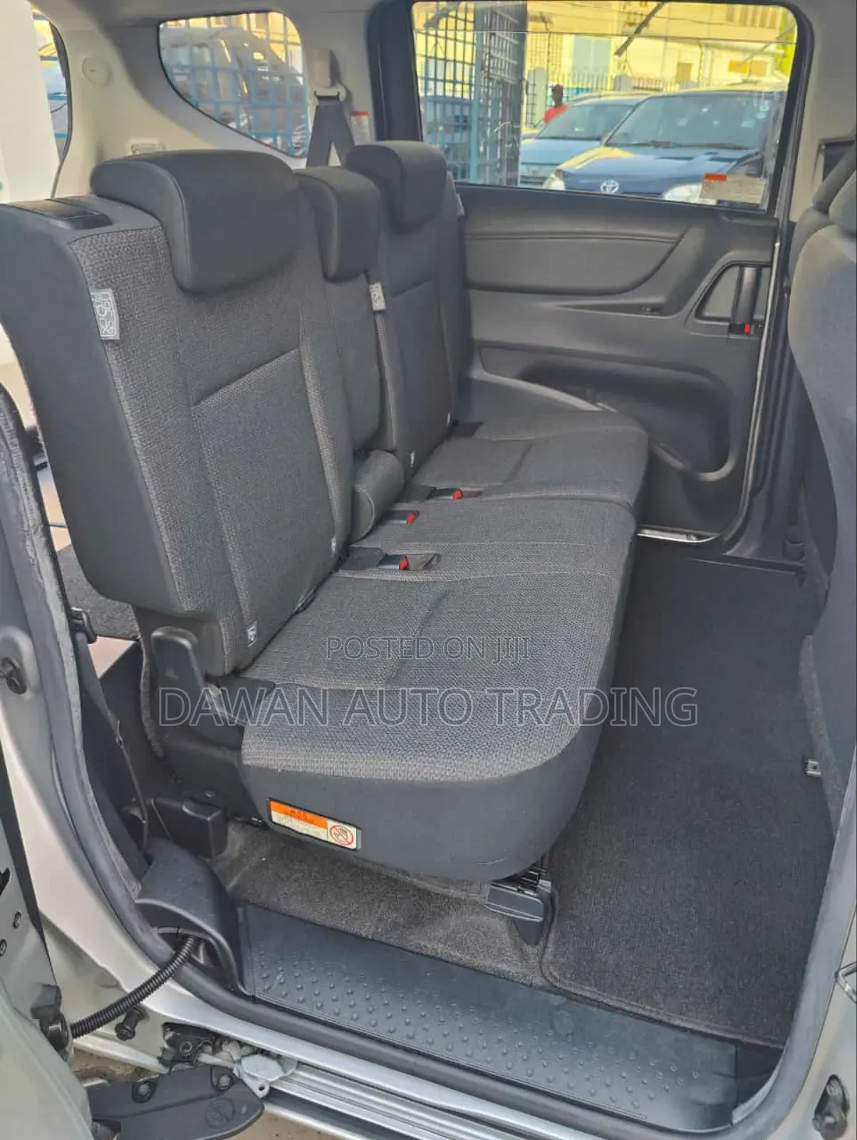 Toyota Sienta 2019 Silver