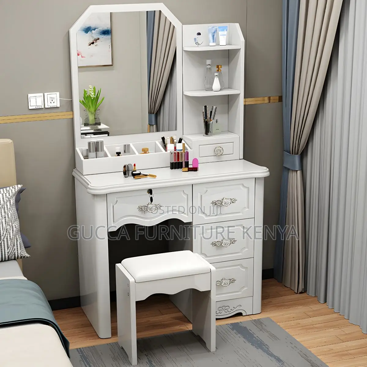 Dressers: Make-Up Vanity Standing Wooden Dressing Table