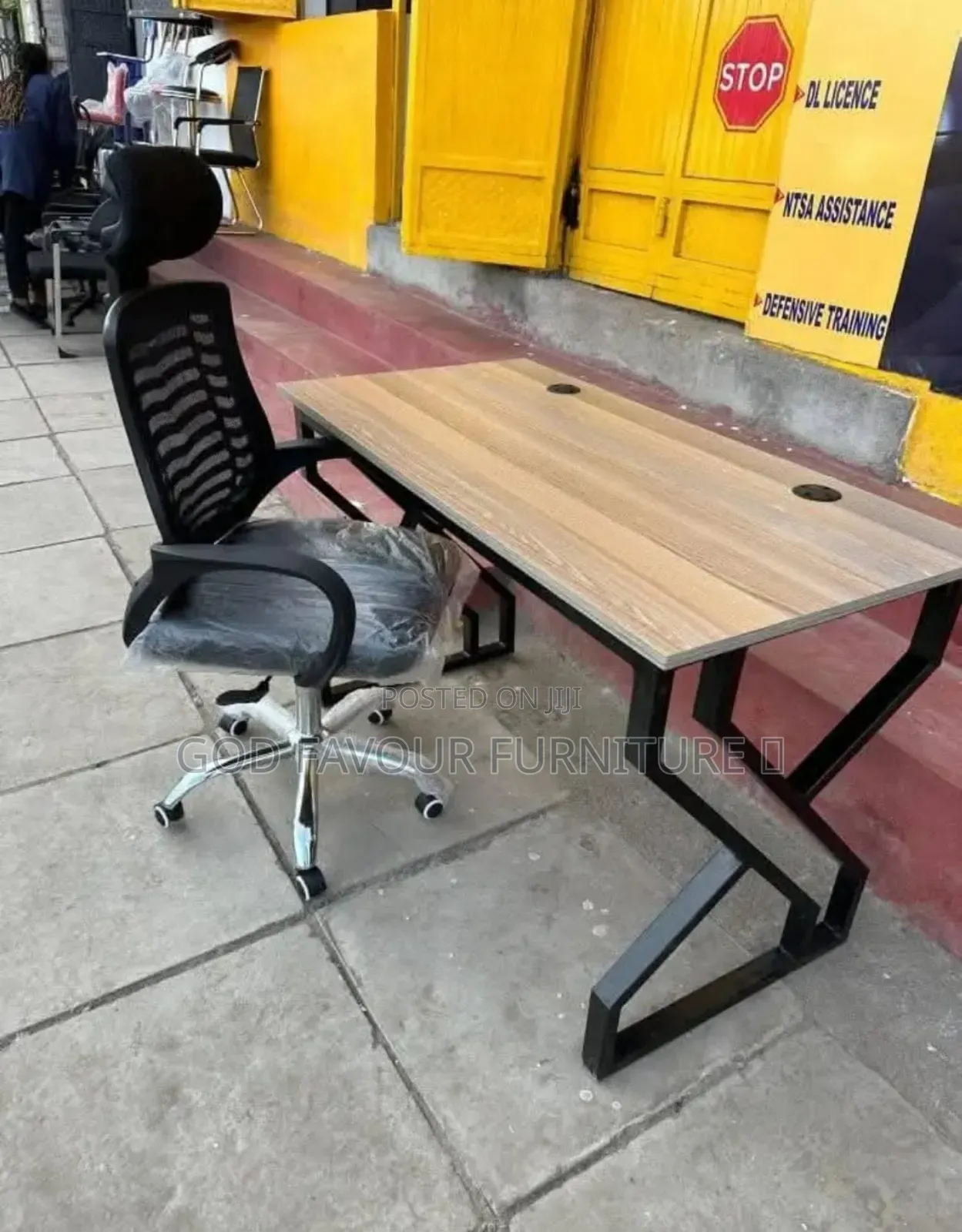 Unique Chair With Headrest and 1.2m Office Table Yg7j