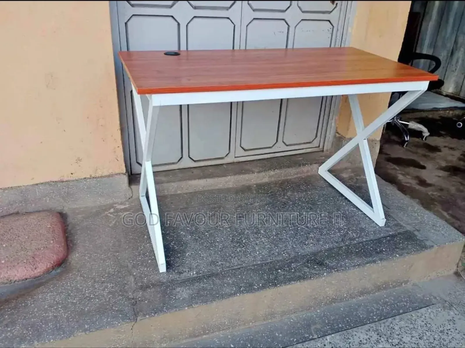 1.2m Brown Office Table Desk With White Metallic Base Hj5tr