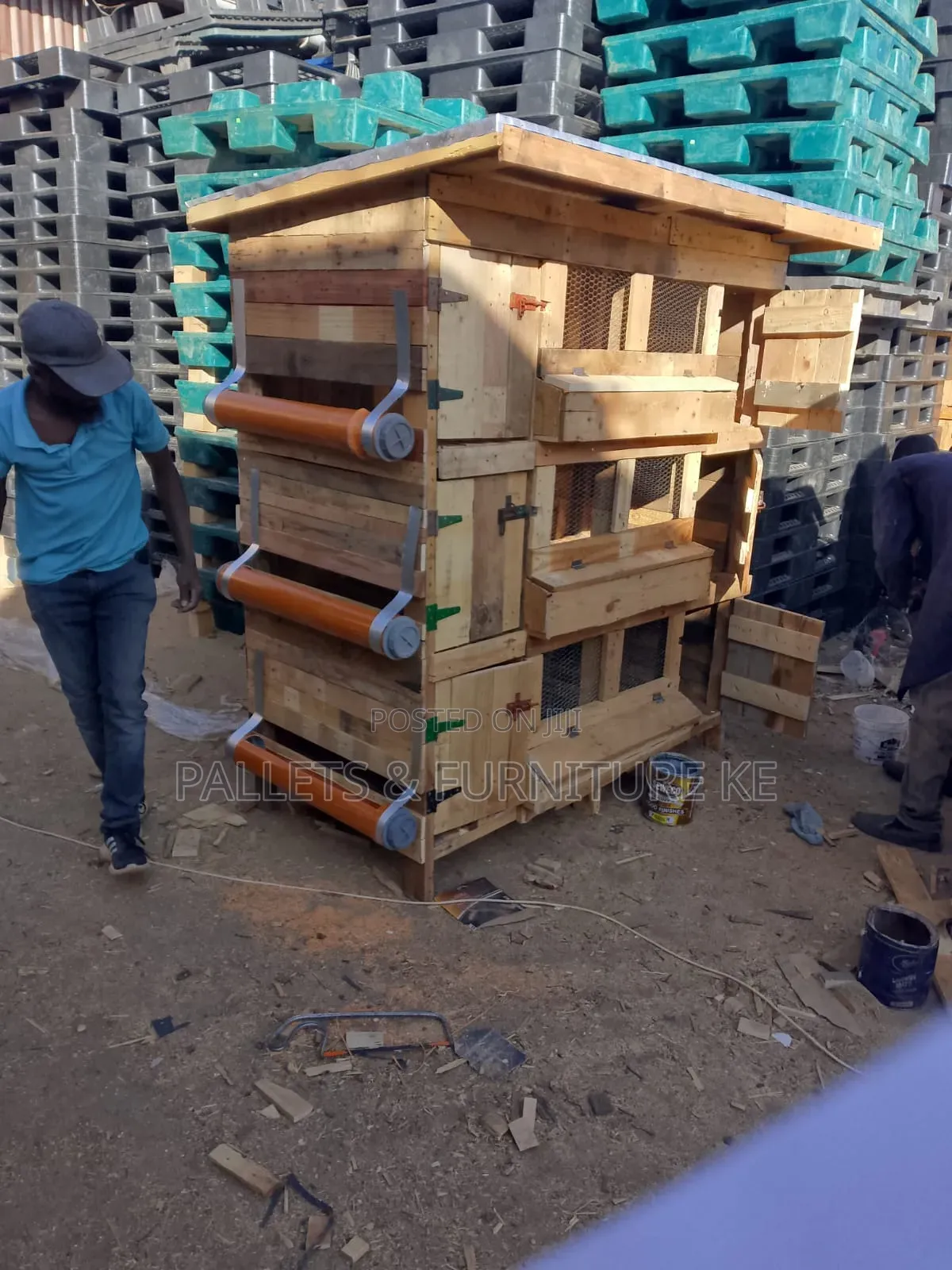 Self -cleaning Chicken Coop (With Feeders)
