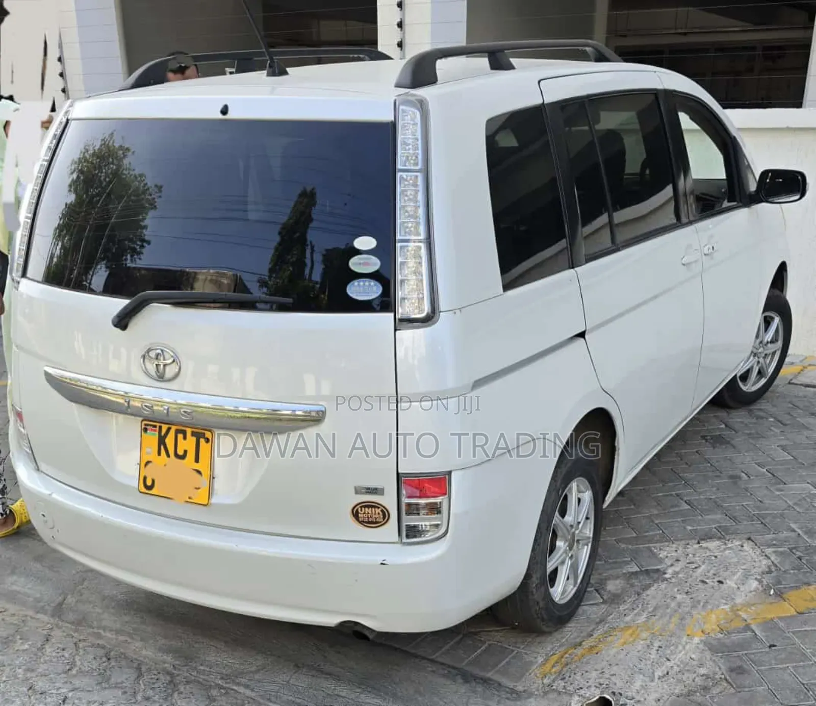 Toyota ISIS 2012 White