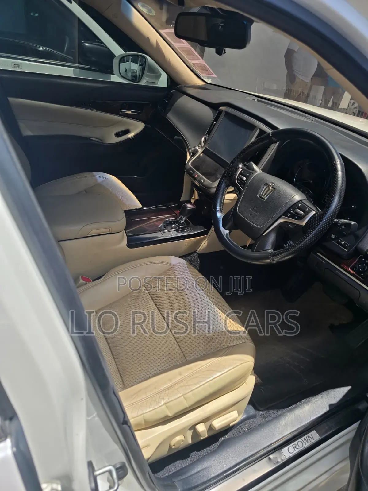 Toyota Crown 2017 White