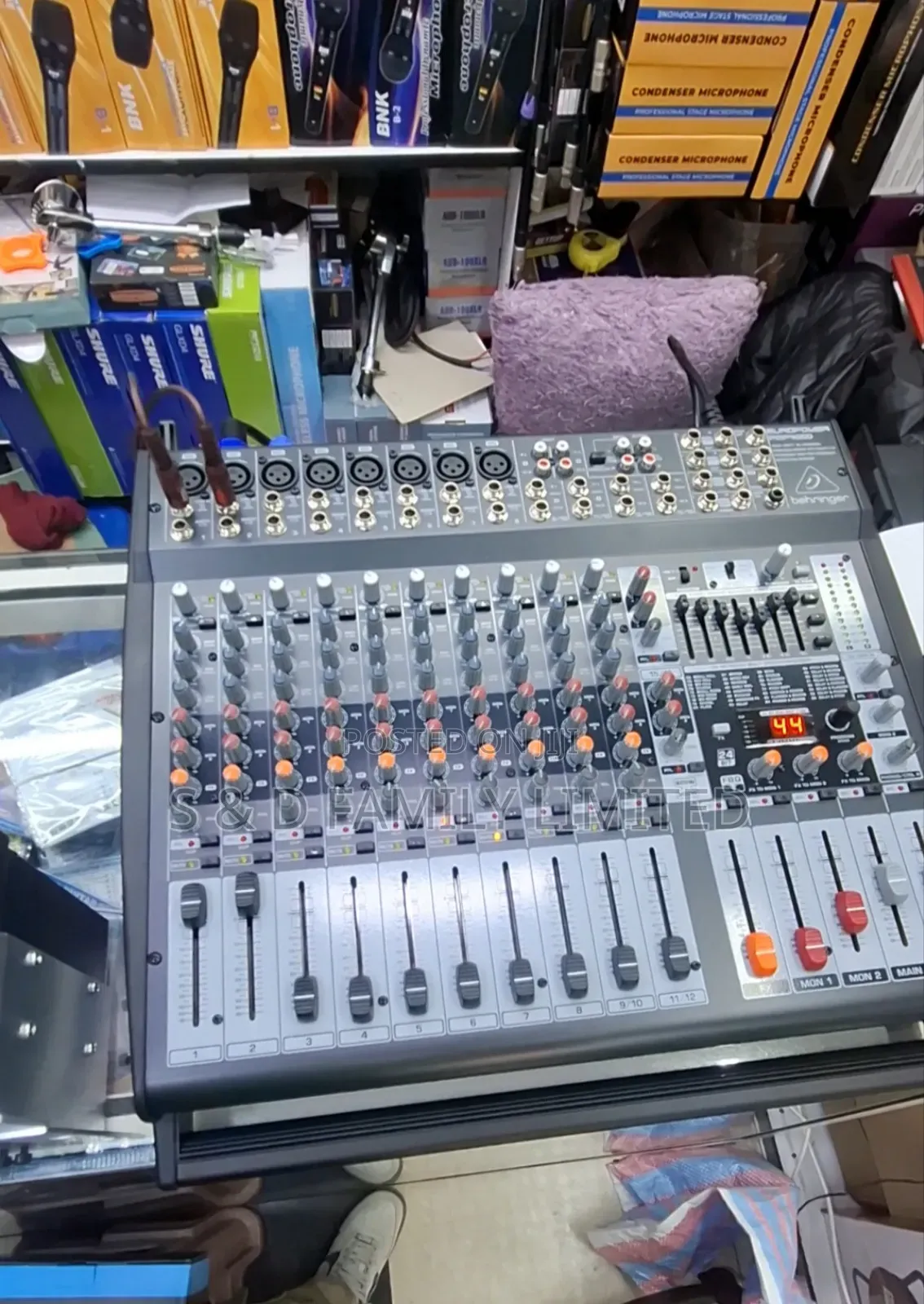 Behringer PMP4000 1600 Watt 16 Channel Powered Mixer