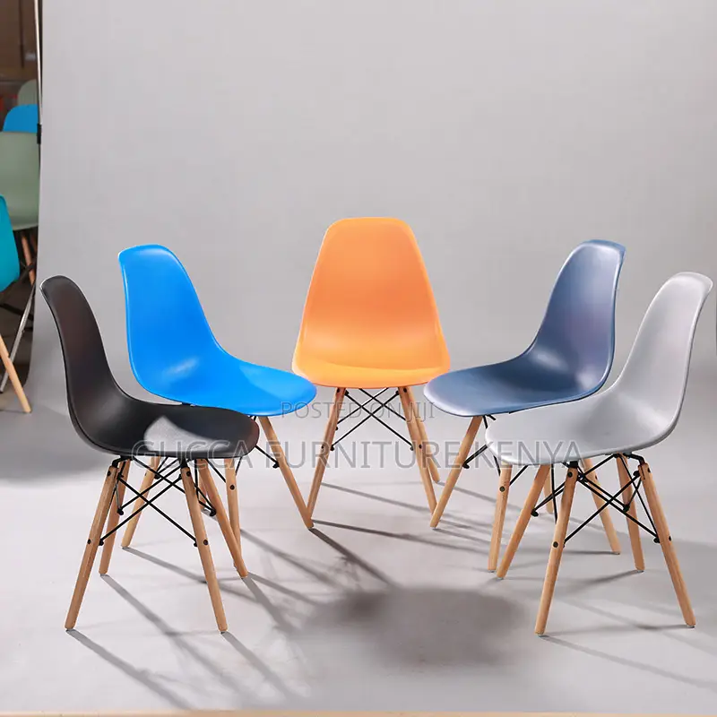 Home Chairs: Innovative Eames Decor Plastic Coffee Chair