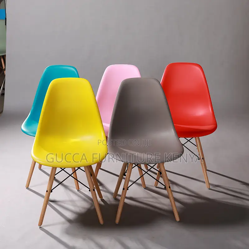 Home Chairs: Innovative Eames Decor Plastic Coffee Chair