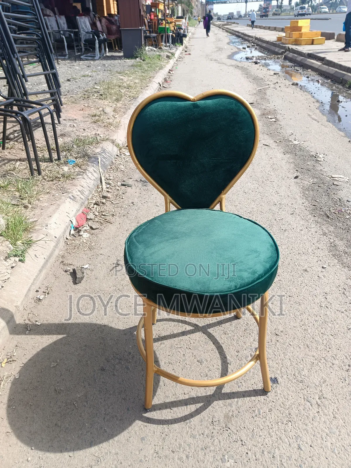 Green Manicure Love Seat, With Gold Colour Frame