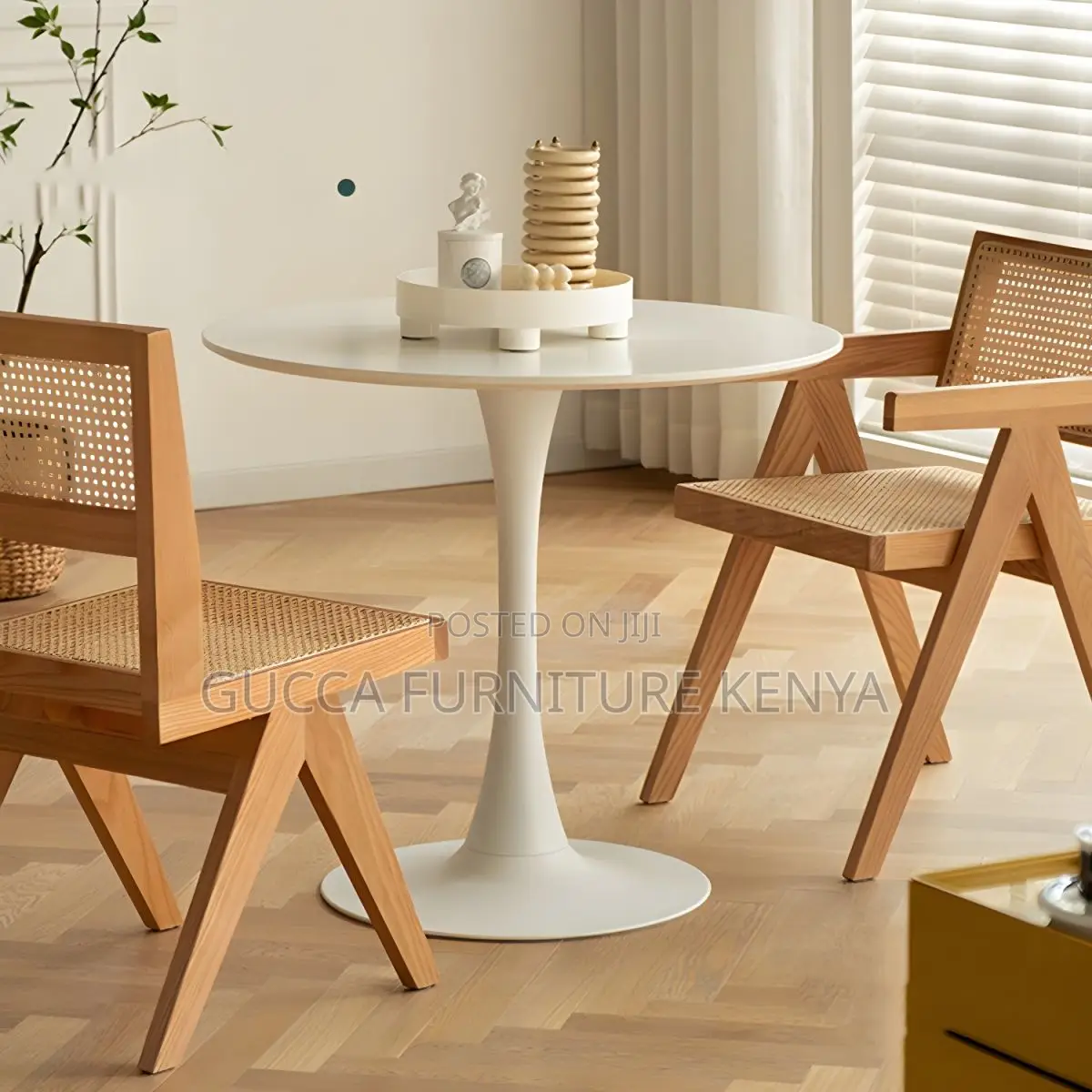 Dining Tables:Round Top Shape Cocktail Table for Home Office