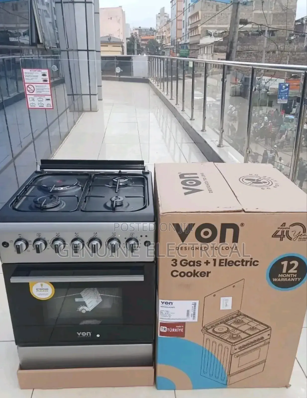 Standing Cooker Von 3g+1e; Silver Body Black Hob