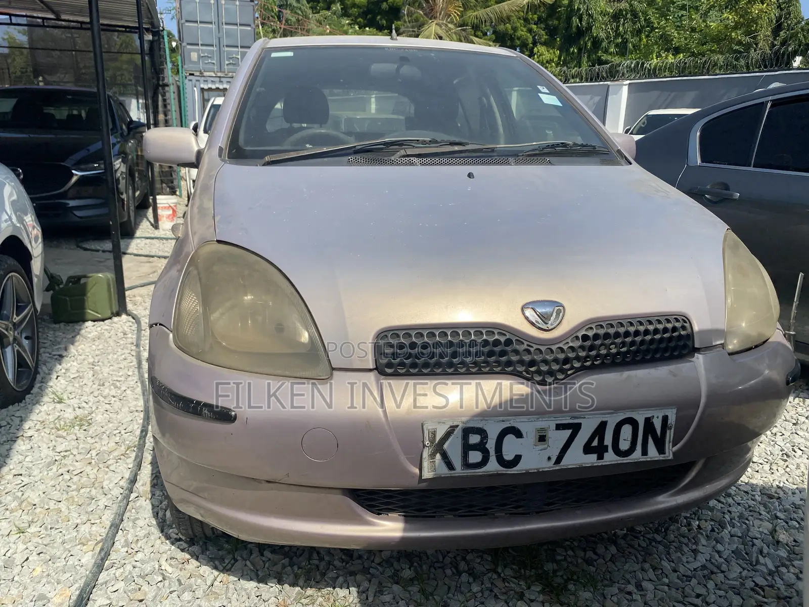 Toyota Vitz 1.3 FWD 5dr 2004 Pink