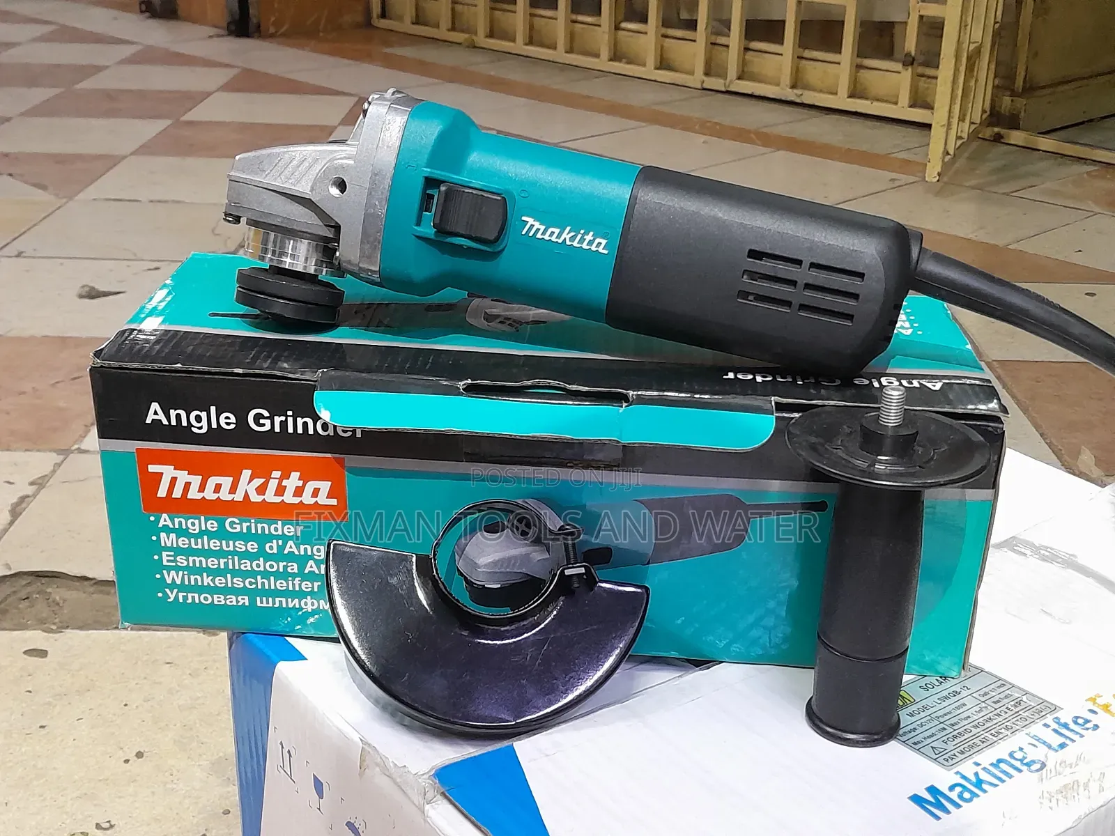 Makita Angle Grinder 4.5 Inches 840 Watts With Free Cutting Disc