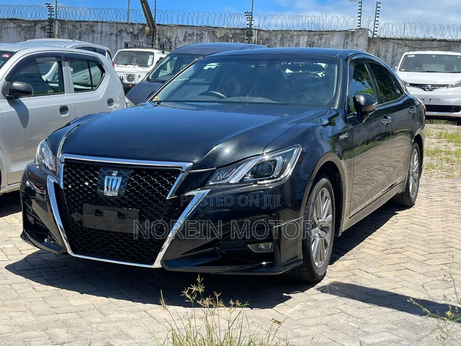 Toyota Crown 2018 Black