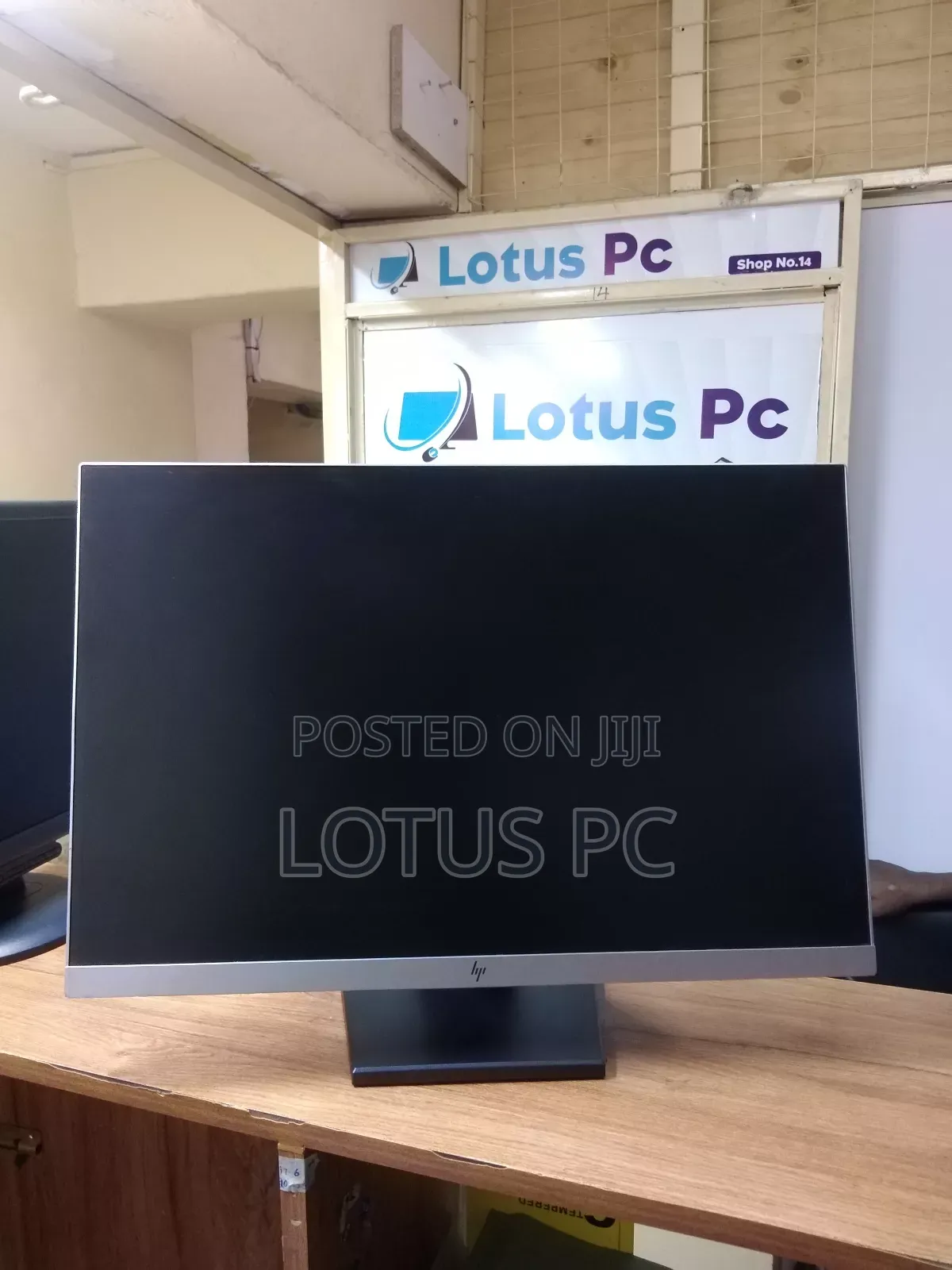 Edge to Edge Monitor E243i