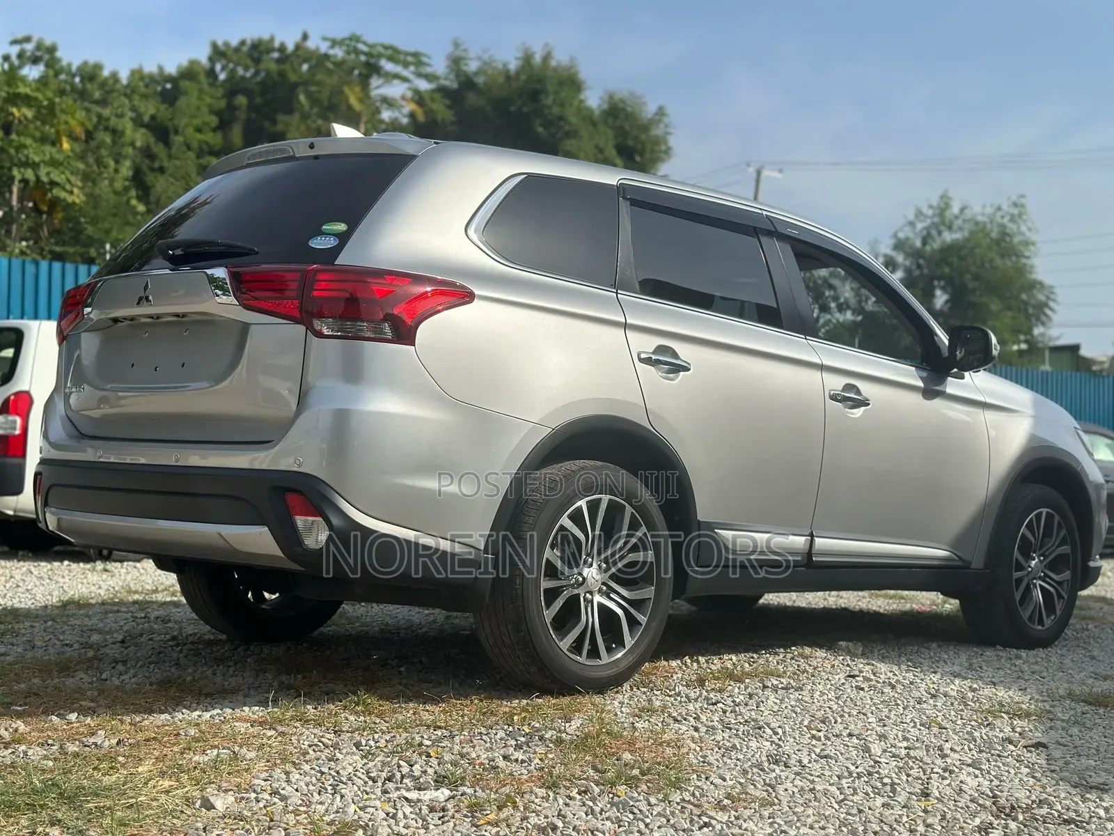 Mitsubishi Outlander 2018 Gold
