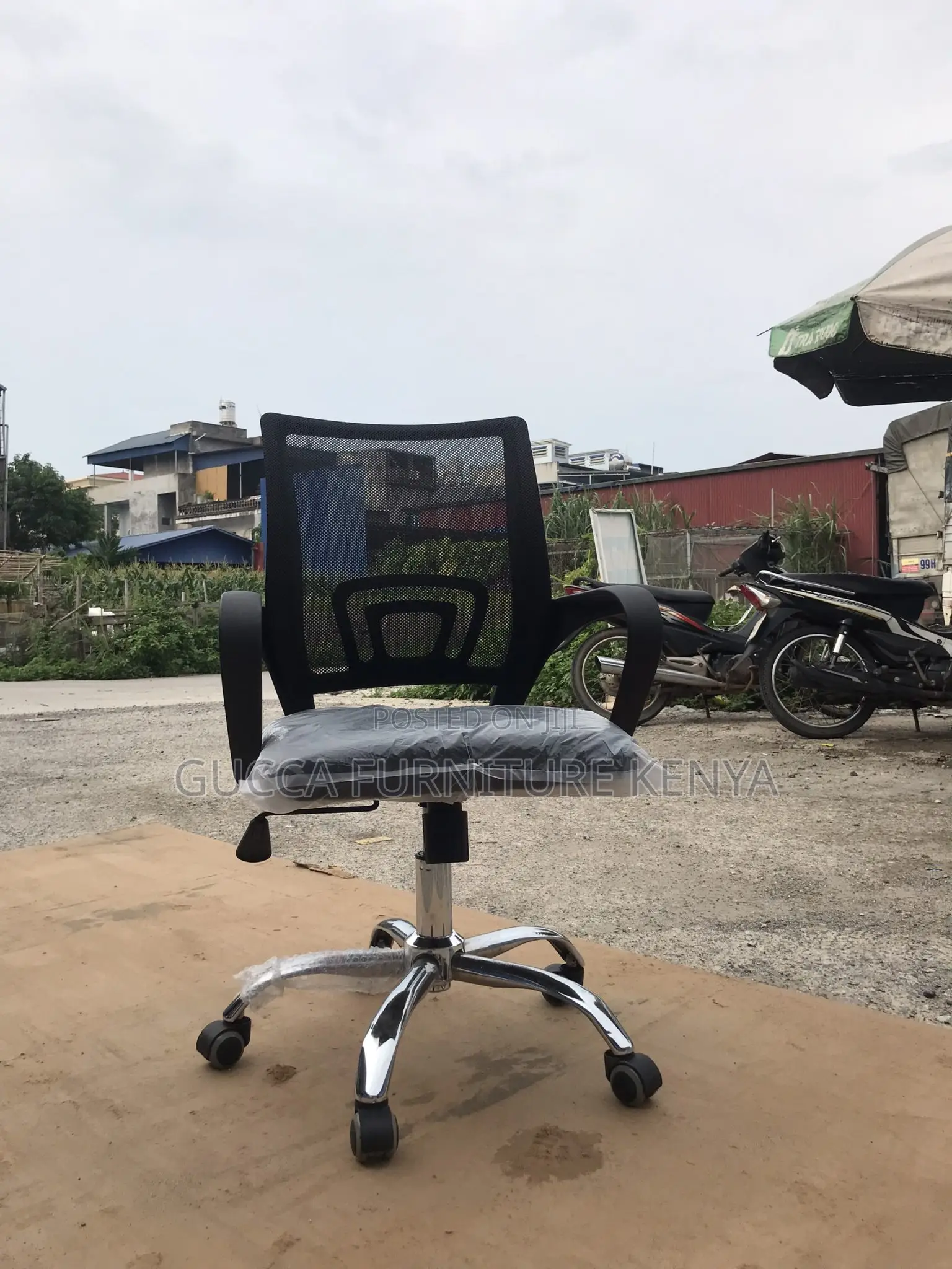 Office Chairs: Simple Swivel Student Office School Chair