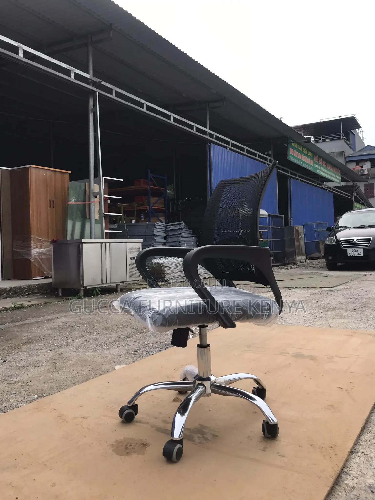 Office Chairs: Simple Swivel Student Office School Chair