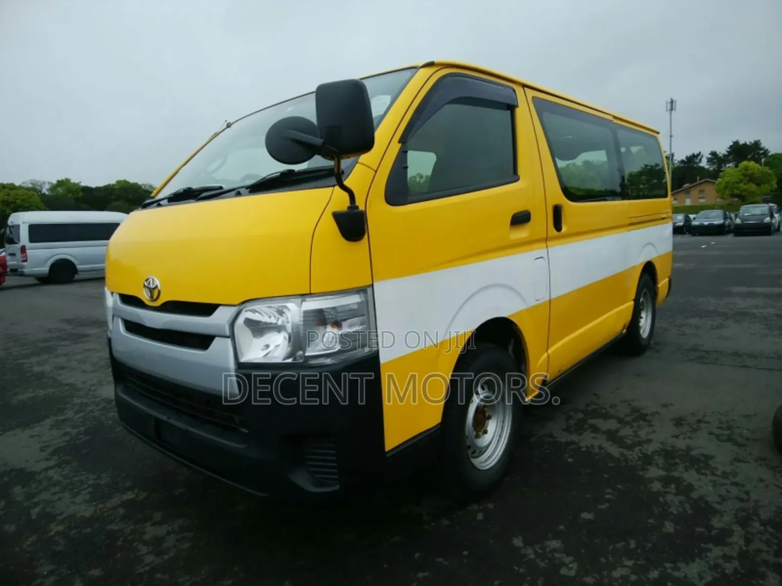 Toyota HiAce 2018 Yellow