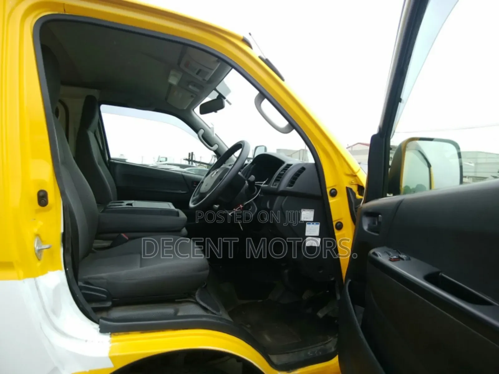Toyota HiAce 2018 Yellow