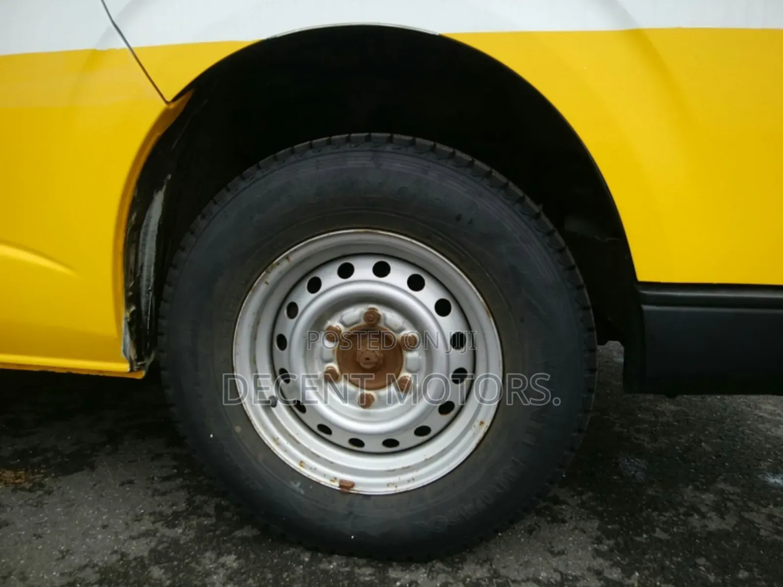 Toyota HiAce 2018 Yellow