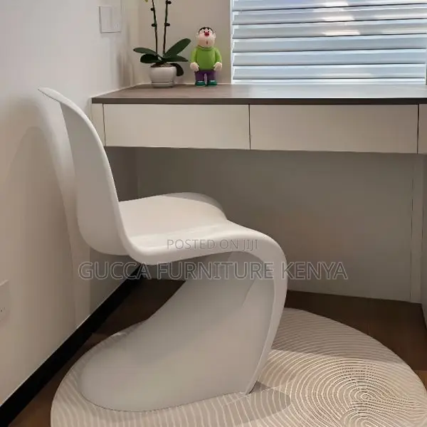 Home Chairs: Modern Plastic Casual Full Back Side Chair