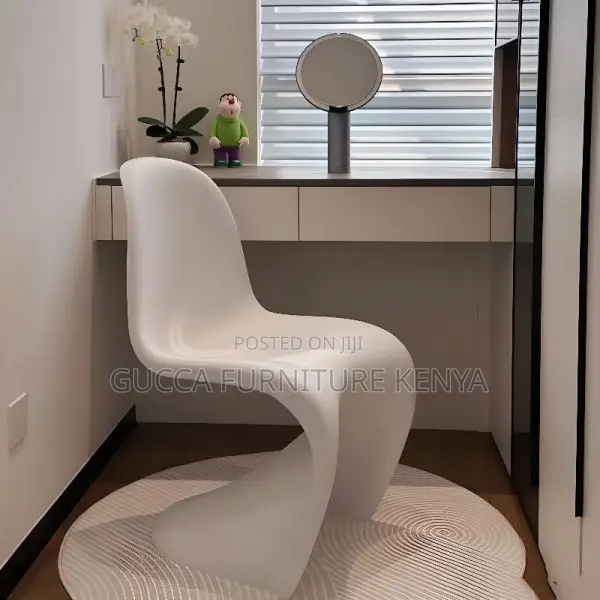 Home Chairs: Modern Plastic Casual Full Back Side Chair