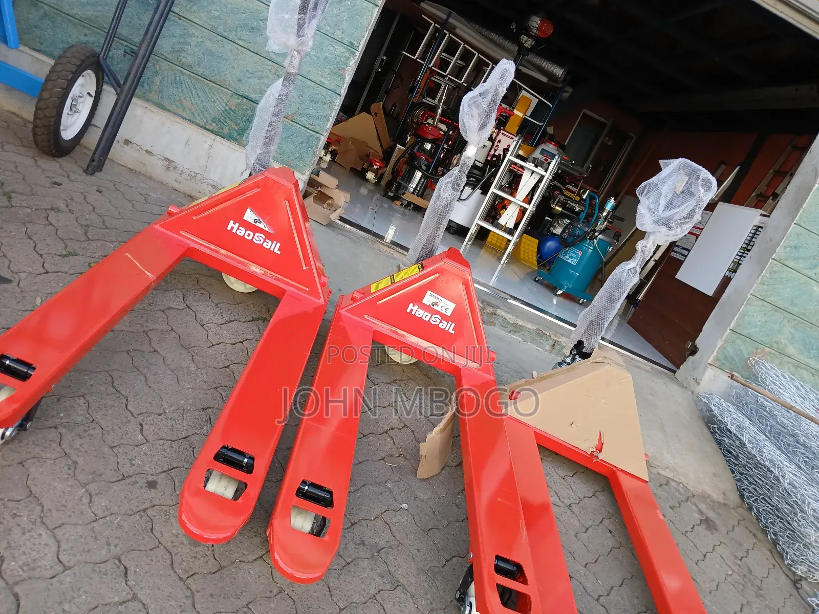 Hand Pallet Jack . - Manual Pallet Trolley. 3000kg .