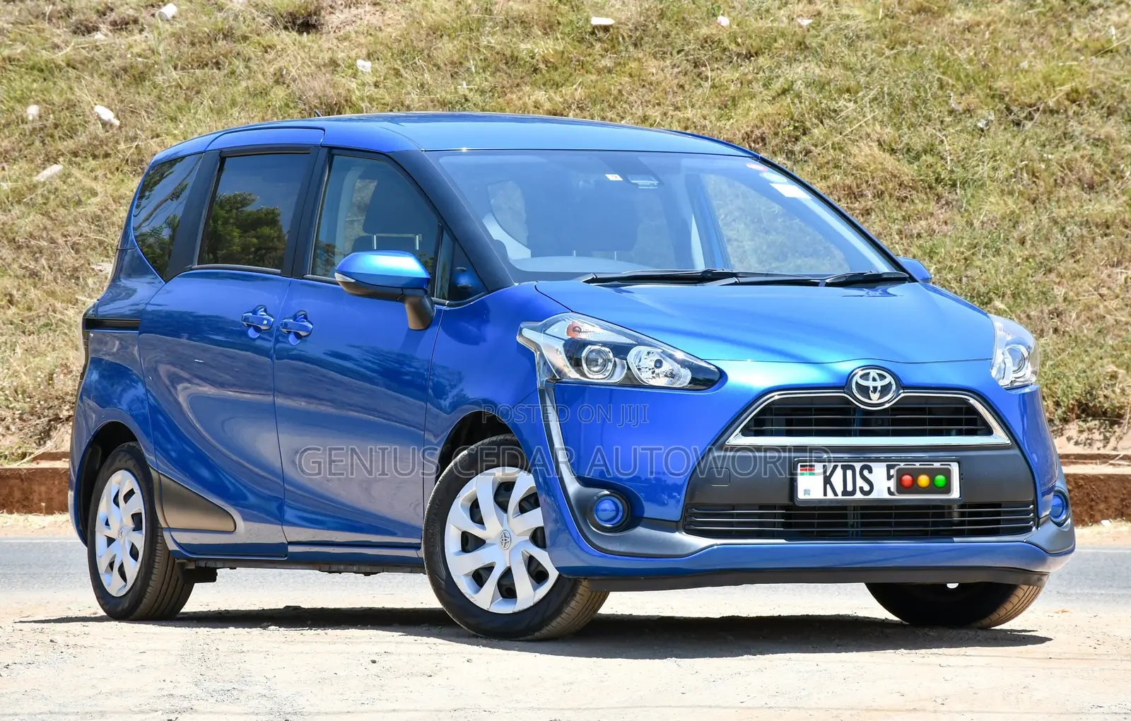 Toyota Sienta 2017 Blue