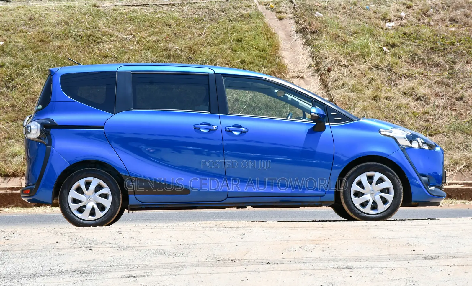 Toyota Sienta 2017 Blue