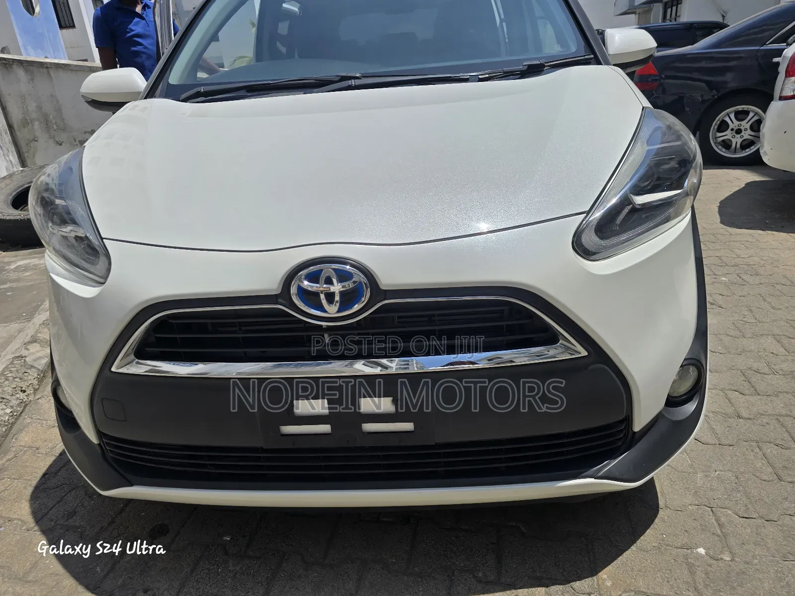 Toyota Sienta 2018 Off white
